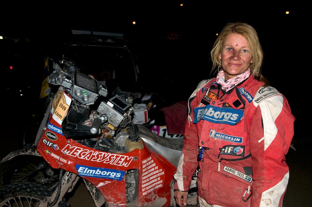 Dakar2009_AnnieSeel_night.jpg