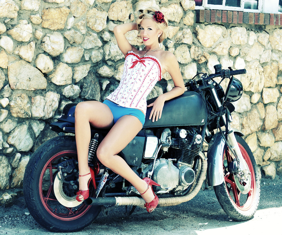 pin_up_girl_vintage_motorcycle_3313726.jpg