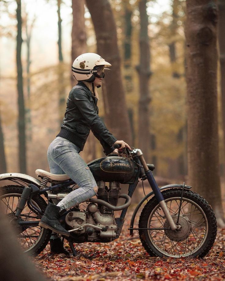 8adba7207bdc82668bf06acc2734537e--royal-enfield-girl-royal-enfield-classic.jpg