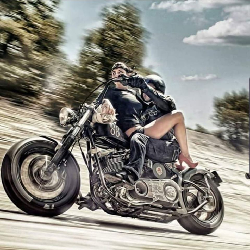 mi porti a fare un giro in moto.jpg