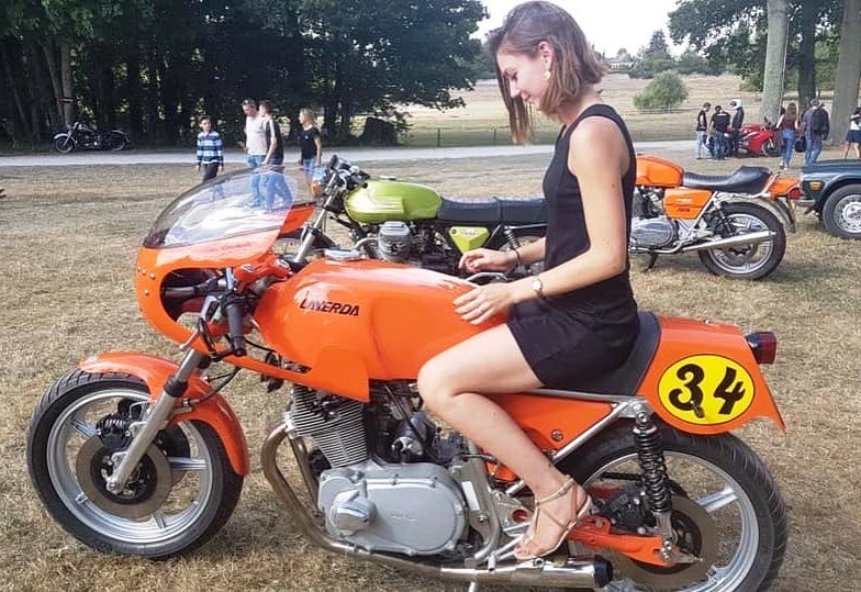 grlbike111.jpg