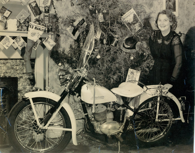 harley-davidson-under-christmas-tree.jpg