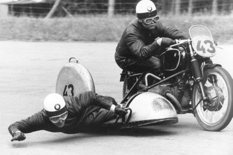 vintage-friday-the-harrowing-sport-of-sidecar-motorcycle-racing-1jn1rdcwe-14-480x320.jpg