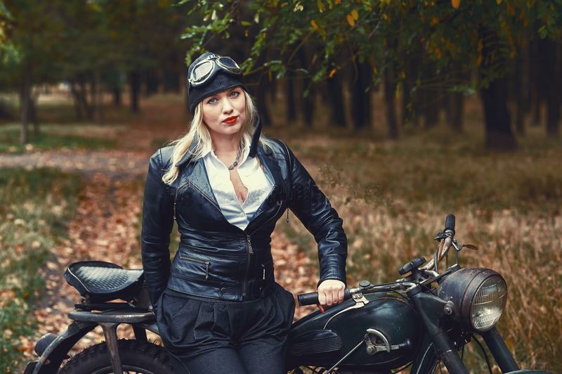 attractive-girl-old-motorcycle-autumn-park-retro-clothes-103977274.jpg