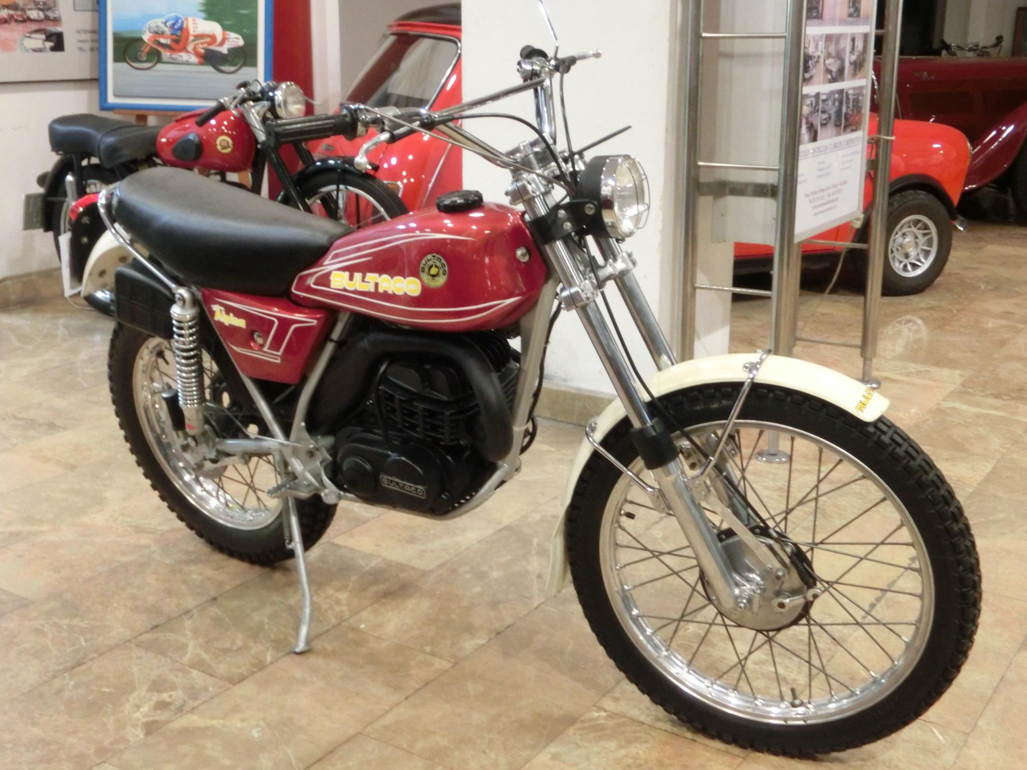 bultaco alpina 350  ultima versione dx 1977-79.jpg