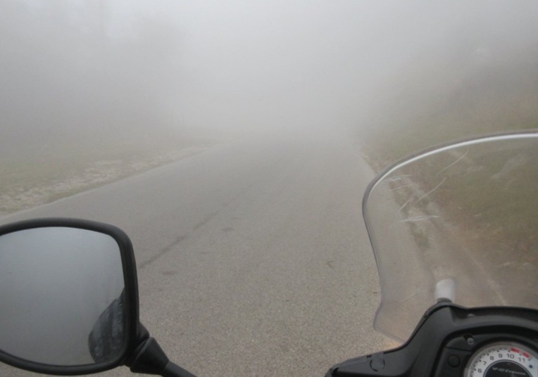 nebbia in moto.jpg