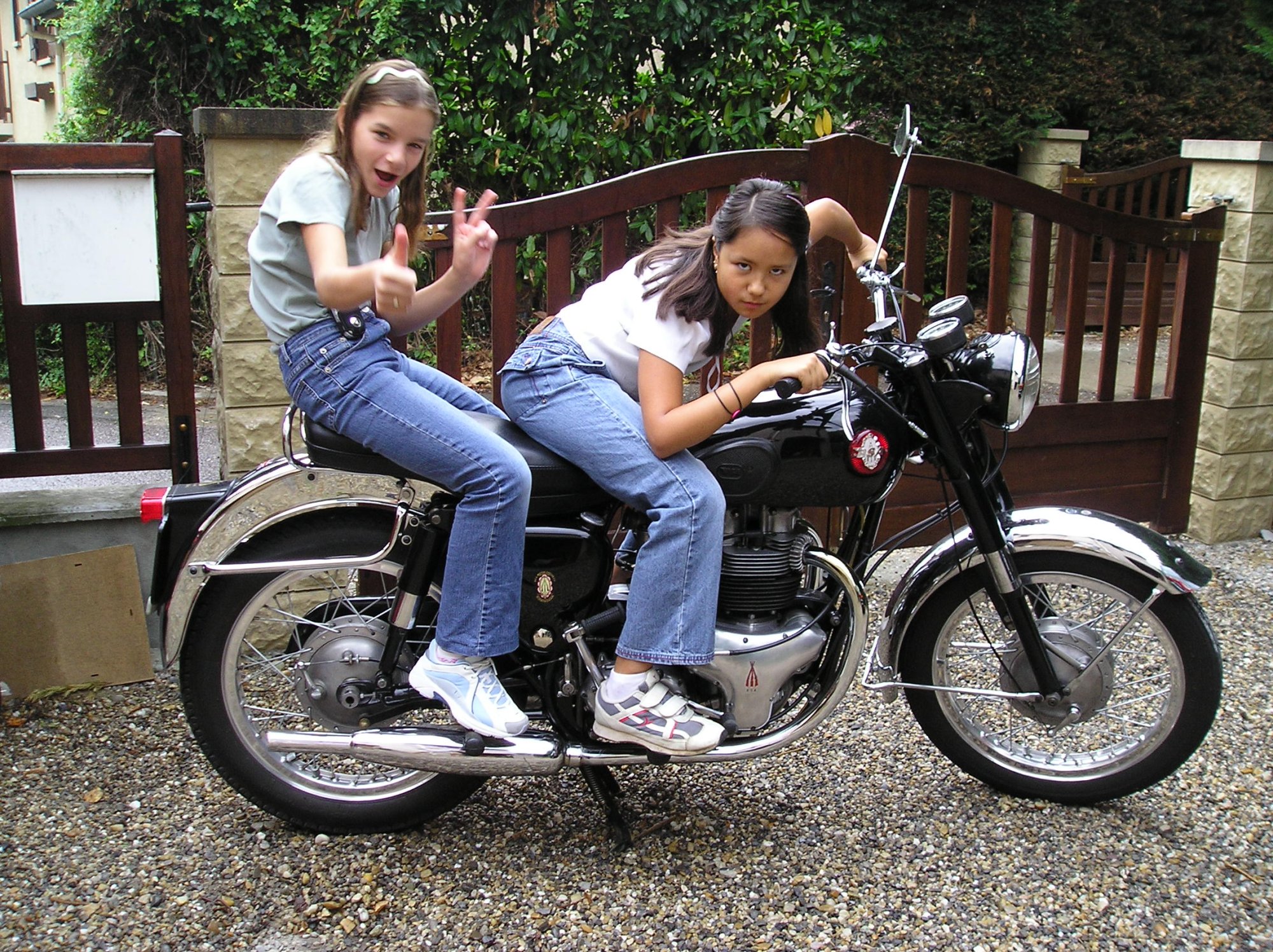 cloé + maud .jpg