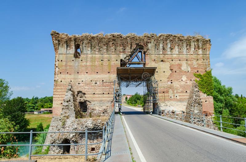 le-rovine-del-ponte-di-visconti-sul-mincio-valeggio-borghetto-.jpg