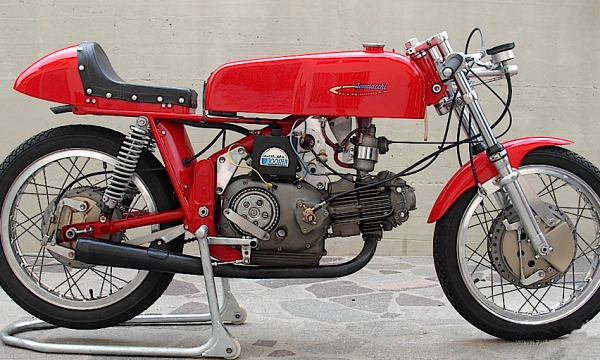 AERMACCHI-Ala-DOro-rosso-600x360.png