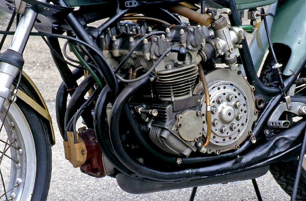 motore benelli 250 4 cilindri.jpg
