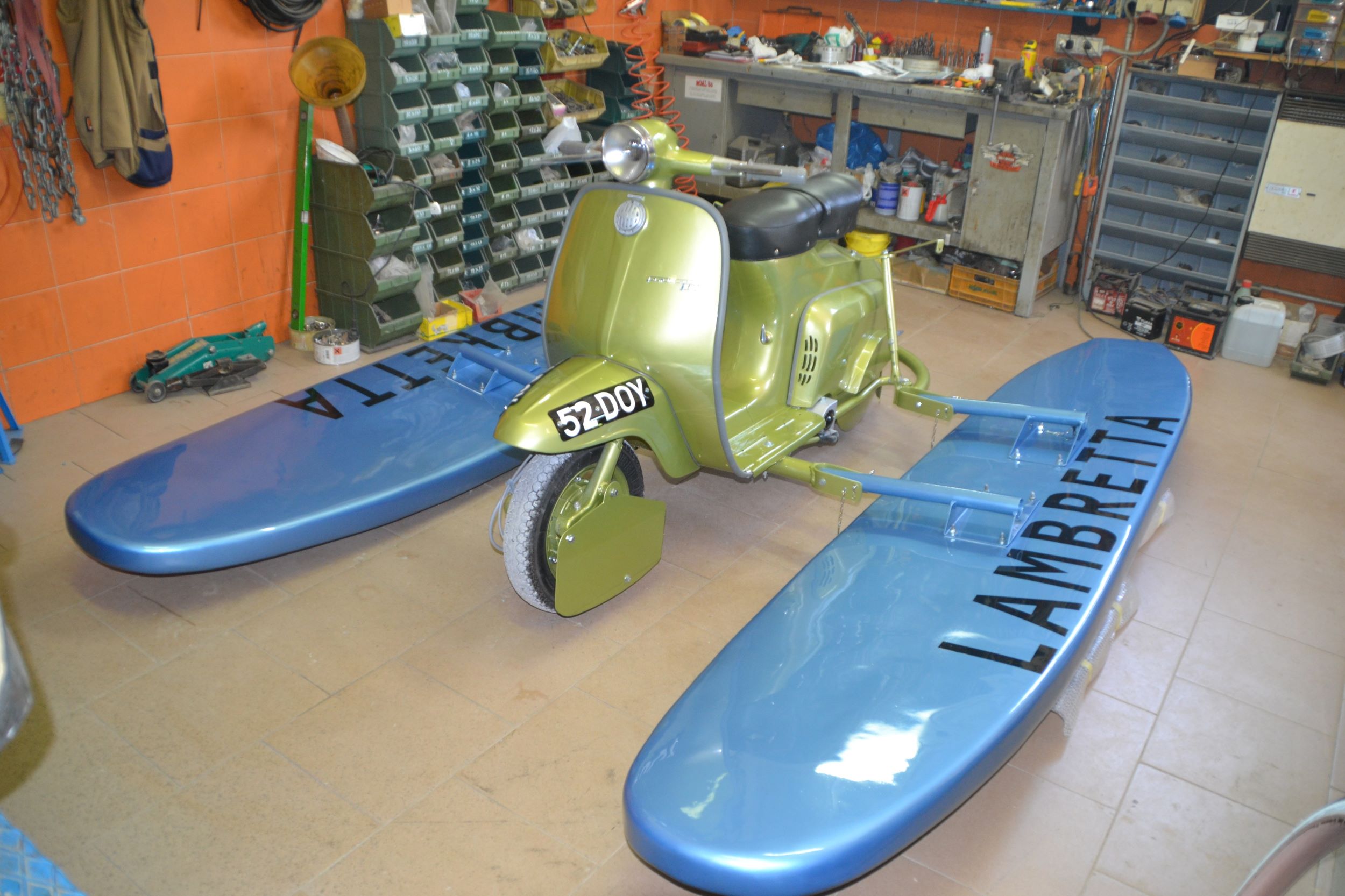 1964-lambretta-amphi-scooter-replica-is-the-best-way-to-ride-into-the-water_4.jpg