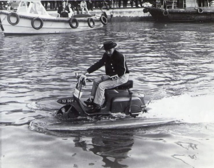 Lambretta-Amphi-Scooter-15-740x580.jpg