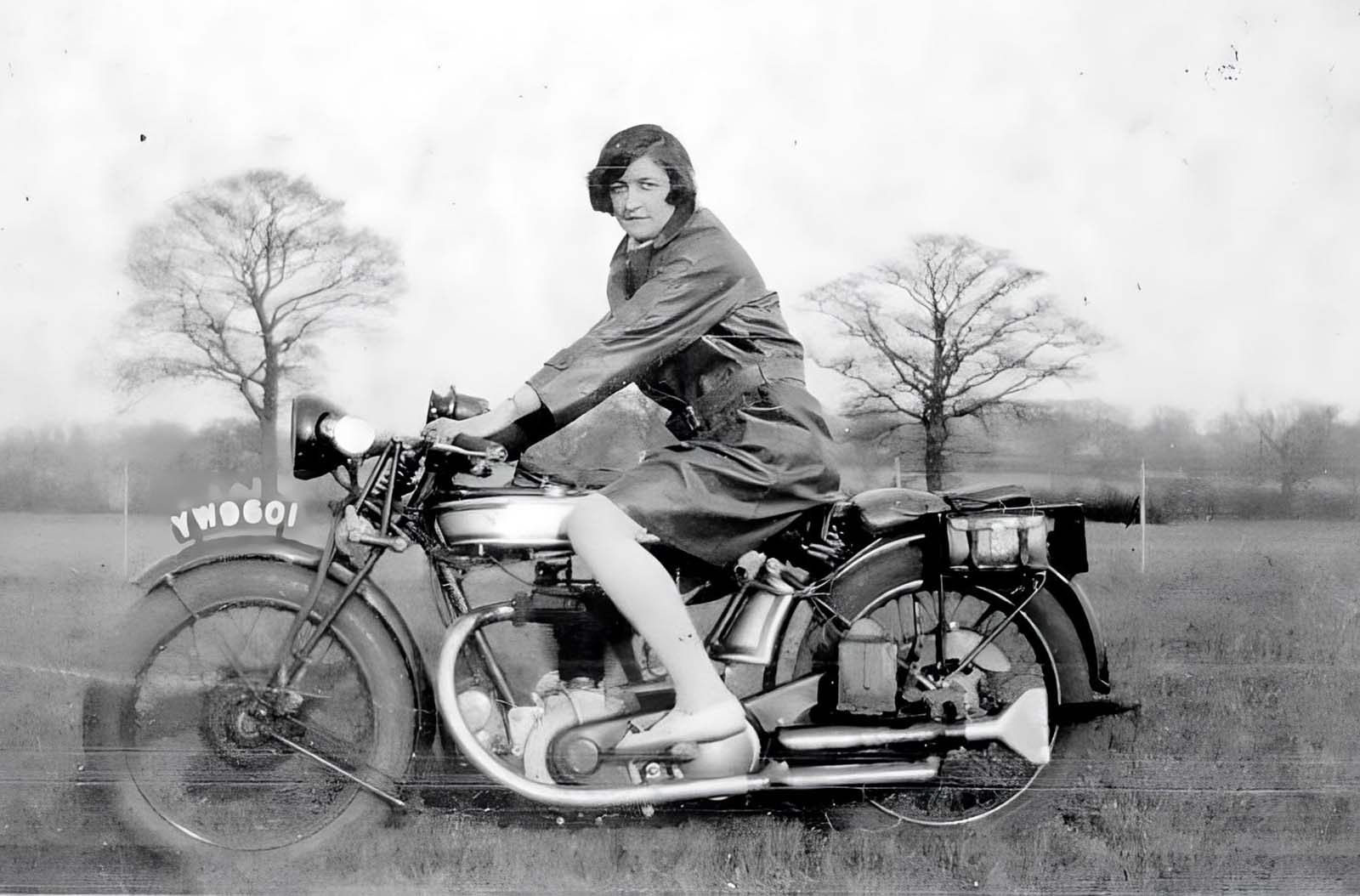 vintage-women-motorcycle-riders.jpg