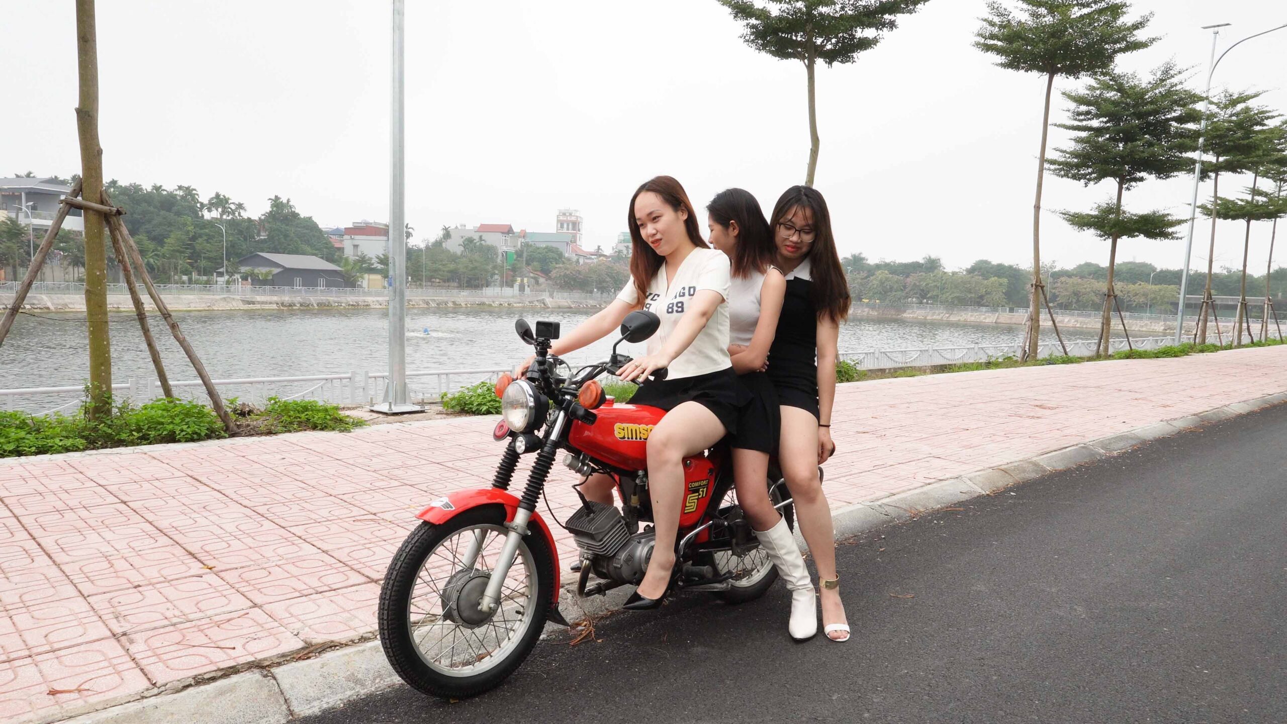 Three-girls-with-simson-motorbikes-1-scaled.jpg