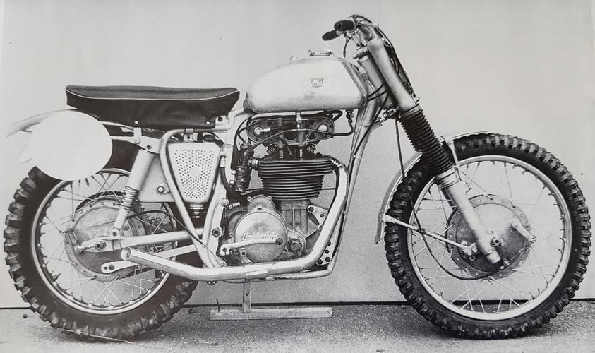 1960 Aermacchi 500 Motocross Bialbero sin.jpg