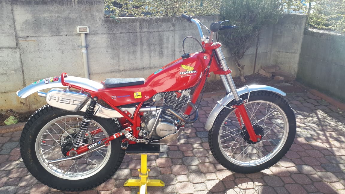 Honda seeley 200.jpg