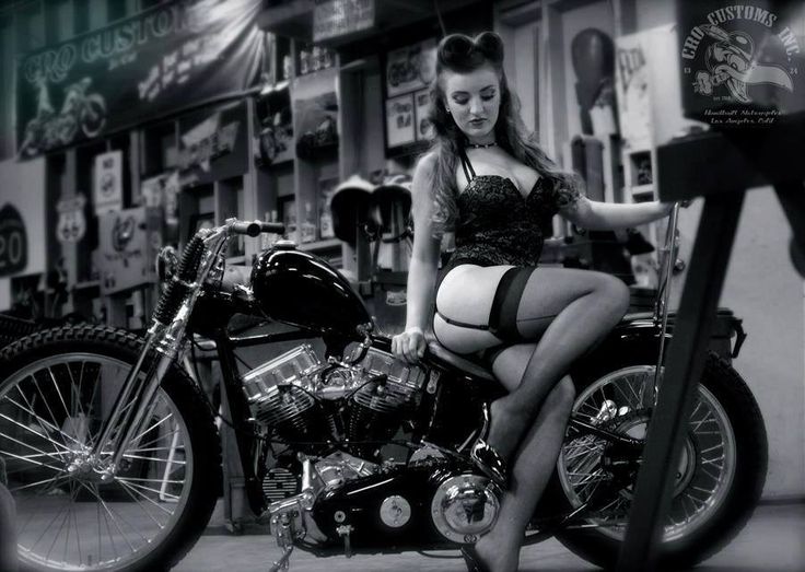 f44e3ca04581af4f2e211a6fe4229213--biker-girl-biker-chick.jpg