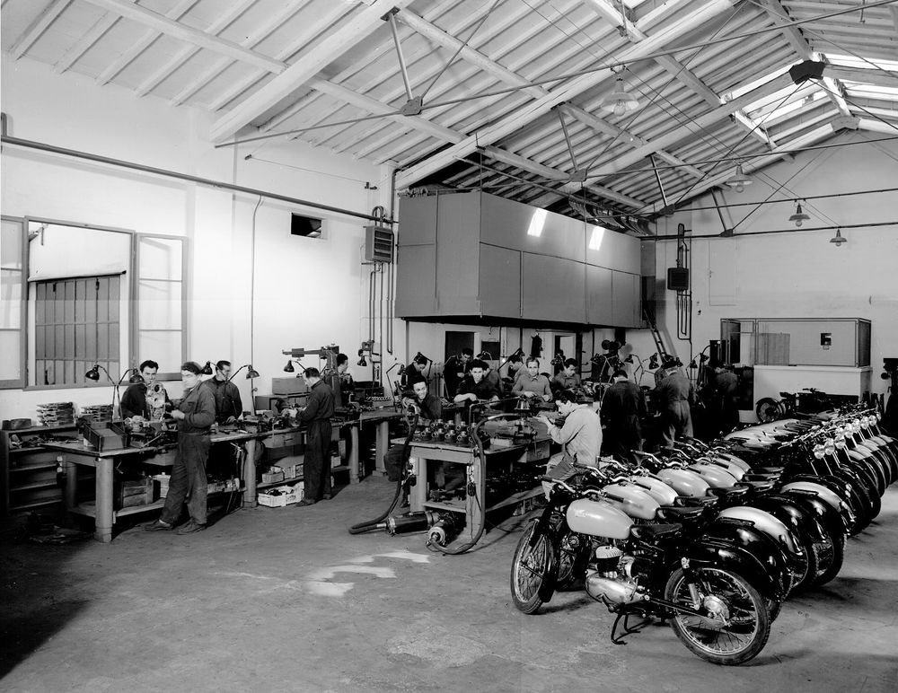 23 moto-morini-factory-in-the-50s.jpg