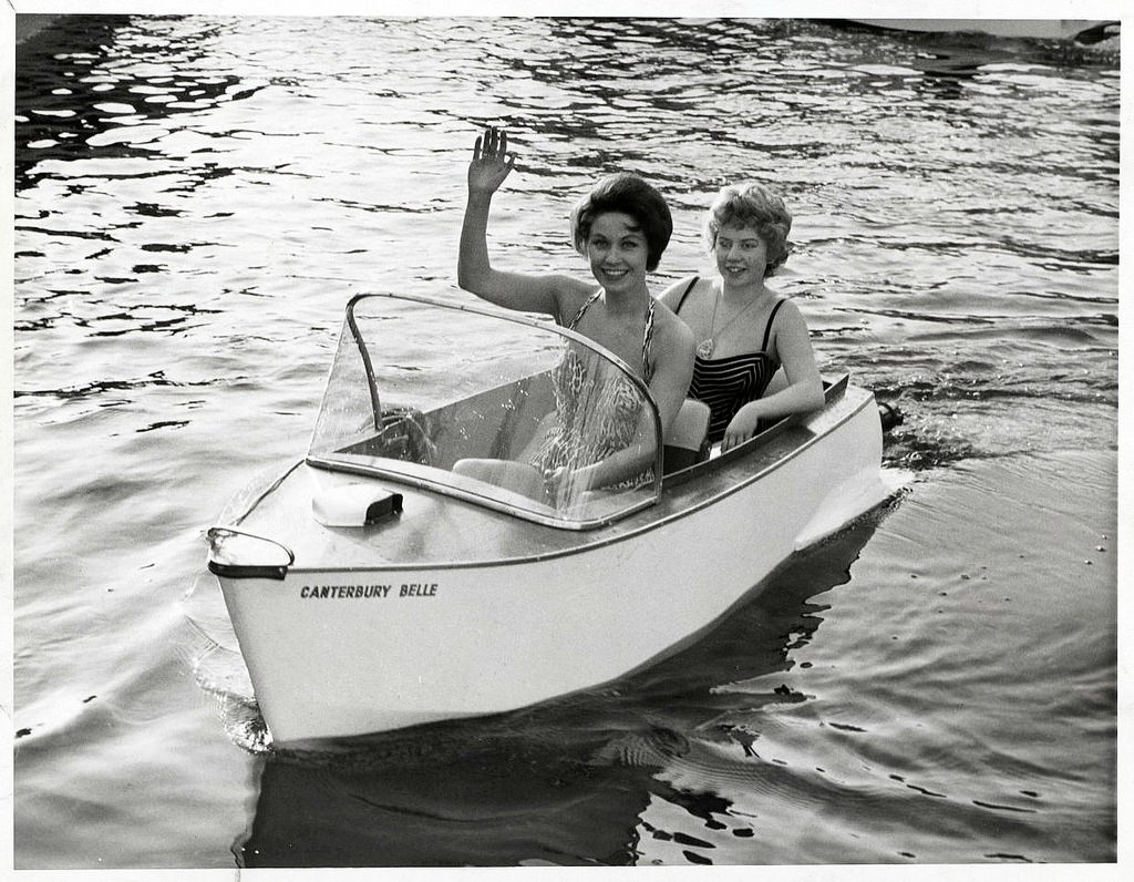 sidecar barca in acqua.jpg