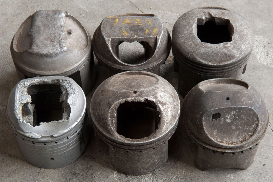 Damaged-Indian-pistons-02_8356_1.jpg