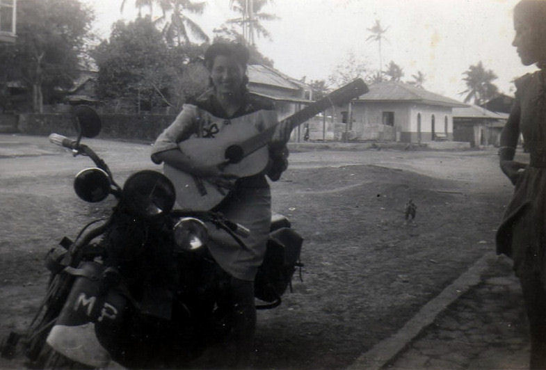 moto e chitarra.jpg