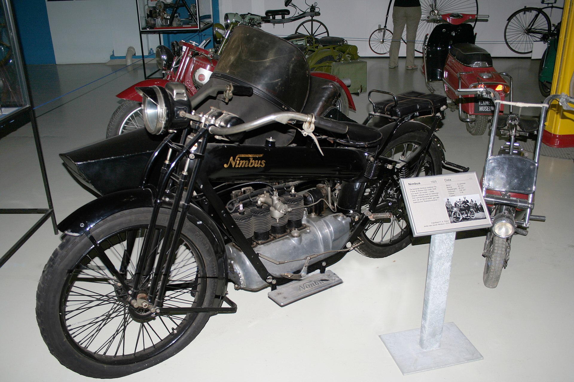 1920px-Nimbus_Seitenwagen.jpg