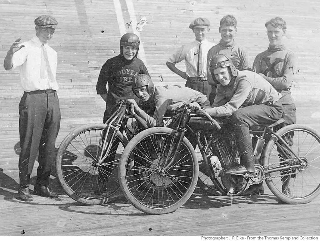 StLouis_Motordrome_BoardTrackRacer_Group.jpg