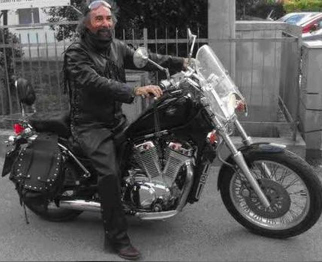 don_romeo_il_prete_motociclista_idolo_dei_fedeli_17677.jpg