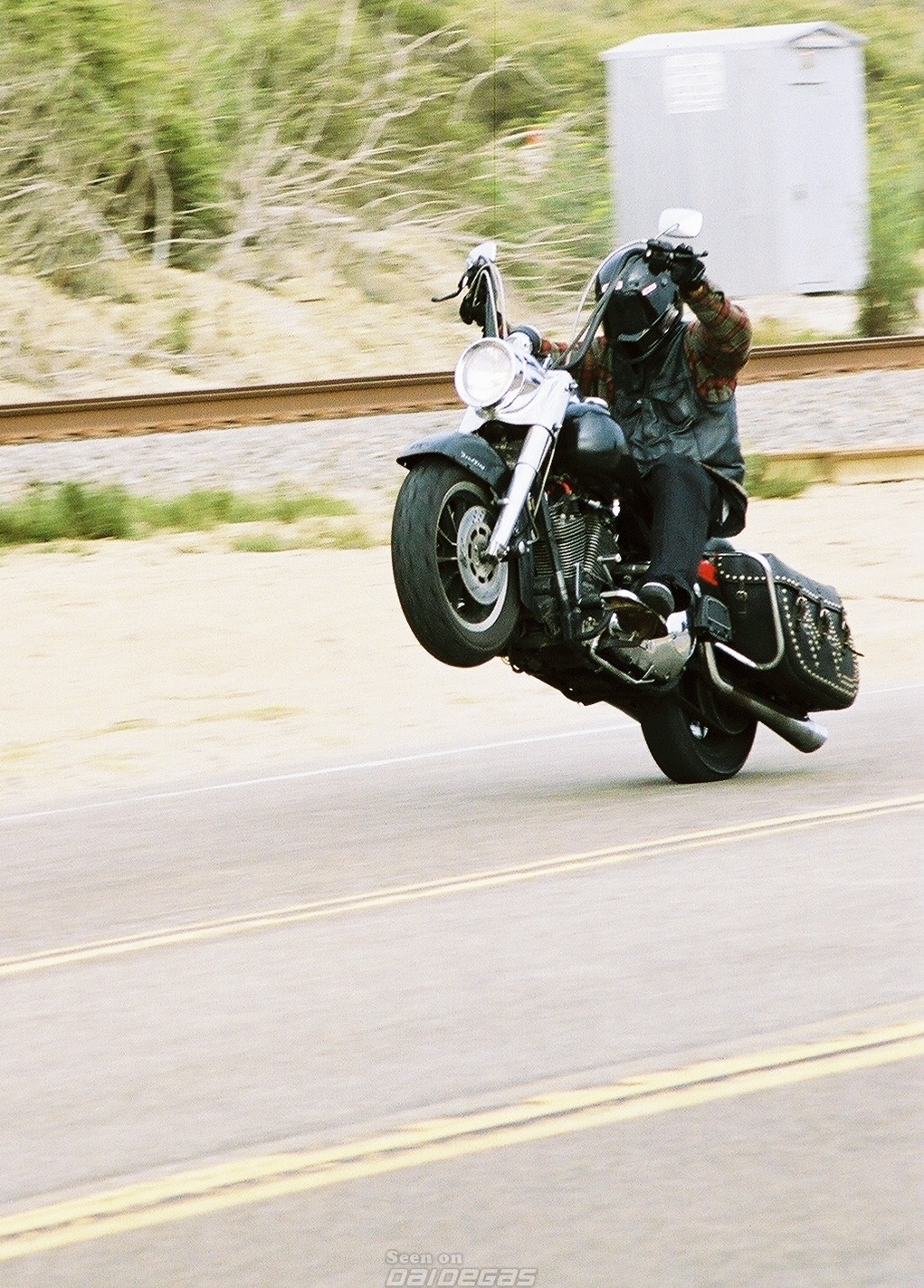 harley-davidson-wheelie.jpg