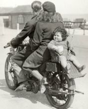 bikerina.con.genitori.jpg