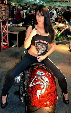 3d616dc0fa6043068df0ed39e19250d0--motorcycle-girls.jpg