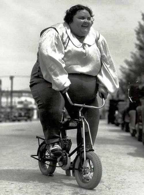 fat-girl-small-bike.jpg