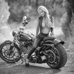 21e324aa737cb6777ecde34838f78a98--biker-girl-biker-chick.jpg