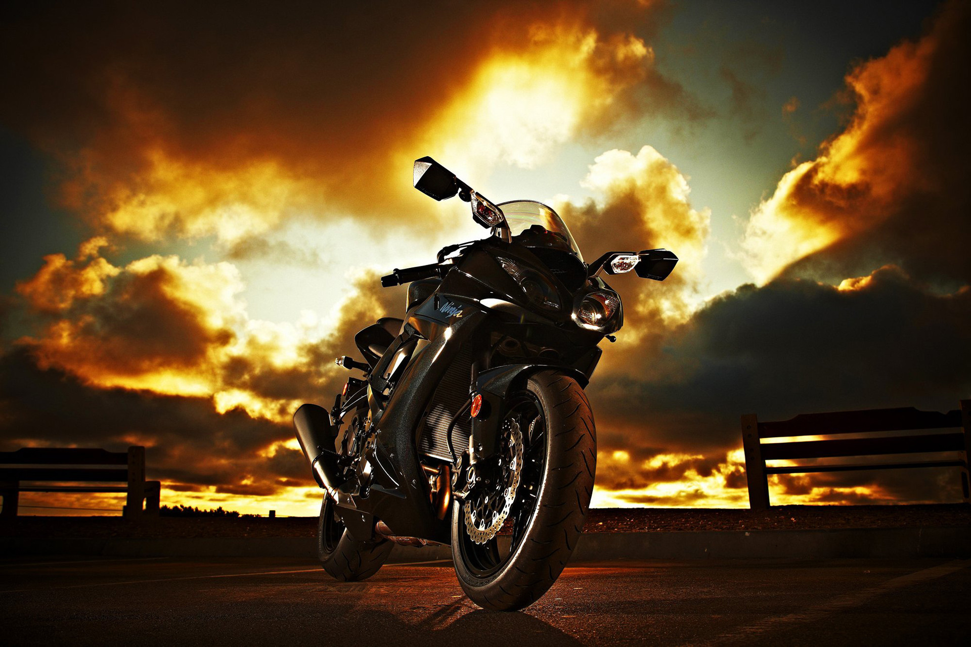 4266421-wallpaper-moto.jpeg