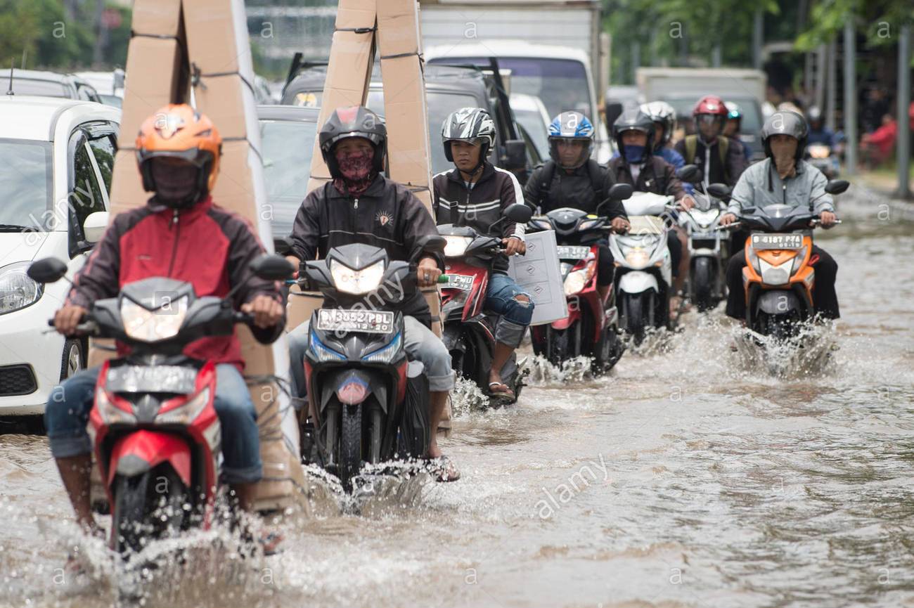 jakarta-indonesia-21st-feb-2017-people-ride-motorcycles-through-flood-HPC7CR.jpg