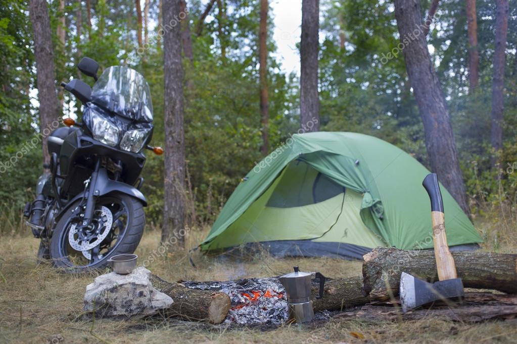 depositphotos_121283718-stock-photo-camping-in-the-woods-with.jpg