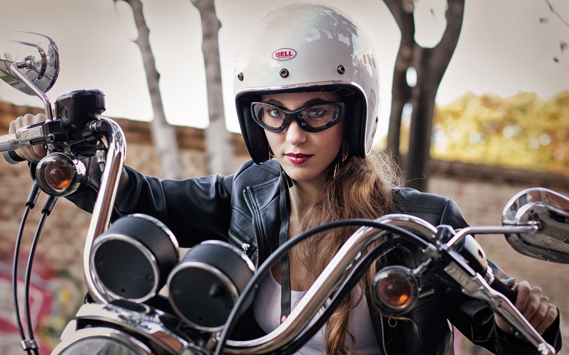 pretty-motorcycle-girl.jpg